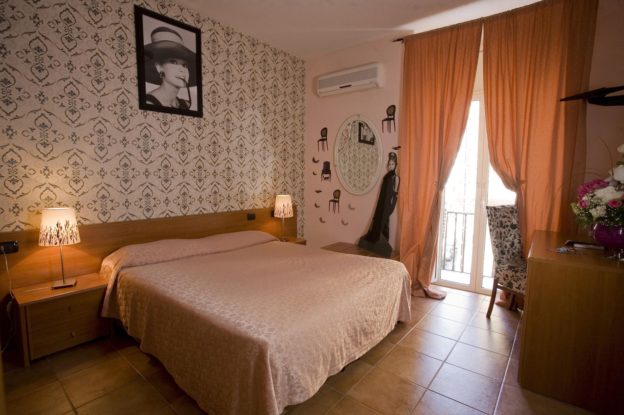 Hotel Cineholiday Napoli Esterno foto