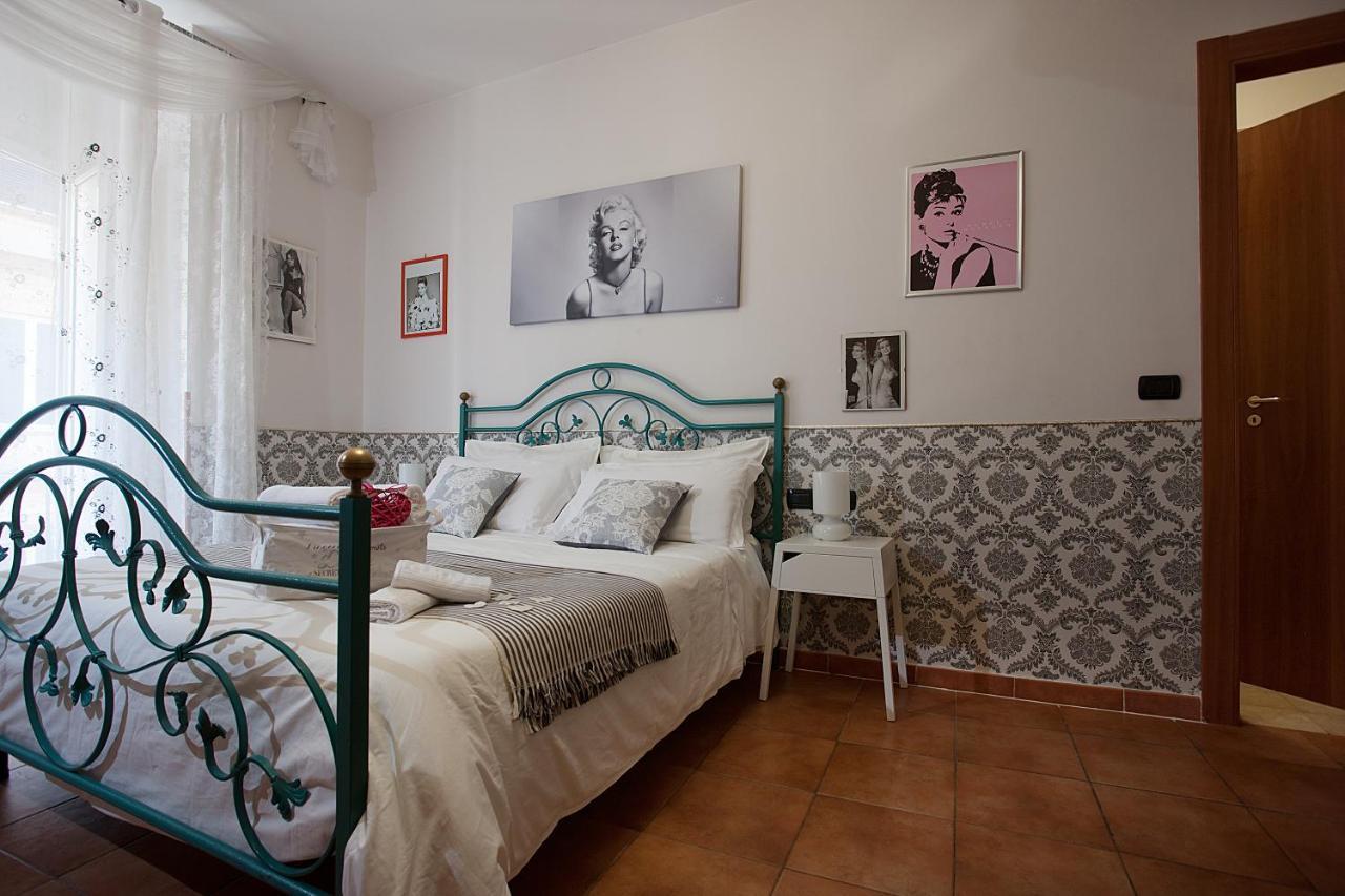 Hotel Cineholiday Napoli Esterno foto