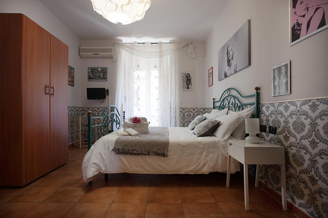 Hotel Cineholiday Napoli Esterno foto