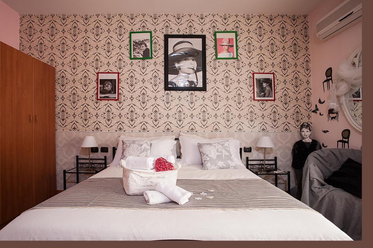 Hotel Cineholiday Napoli Esterno foto