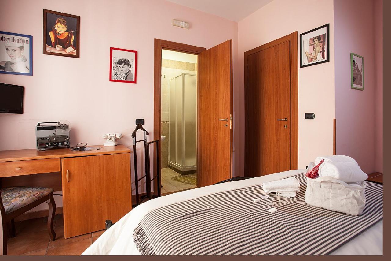 Hotel Cineholiday Napoli Esterno foto