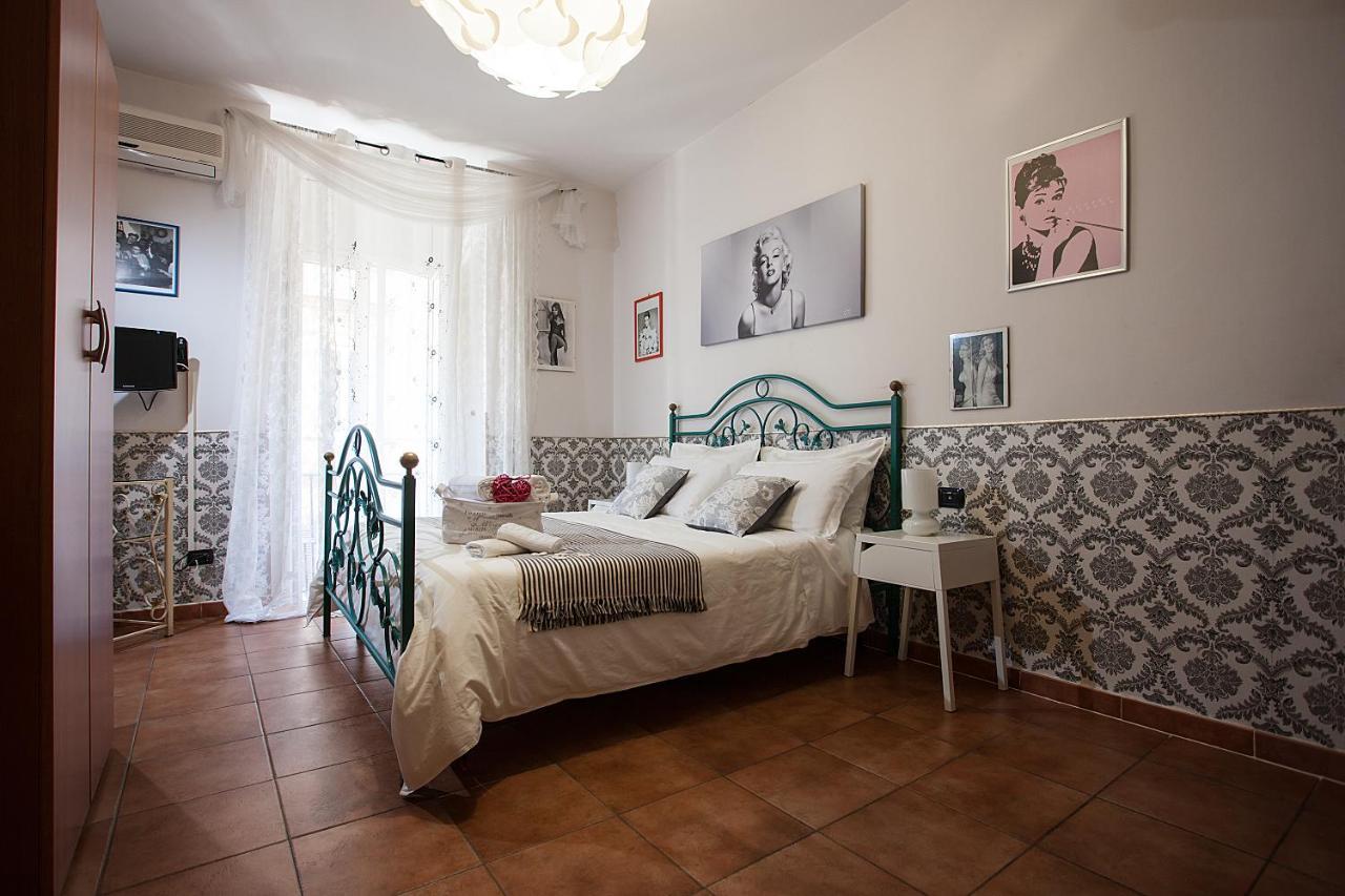 Hotel Cineholiday Napoli Esterno foto