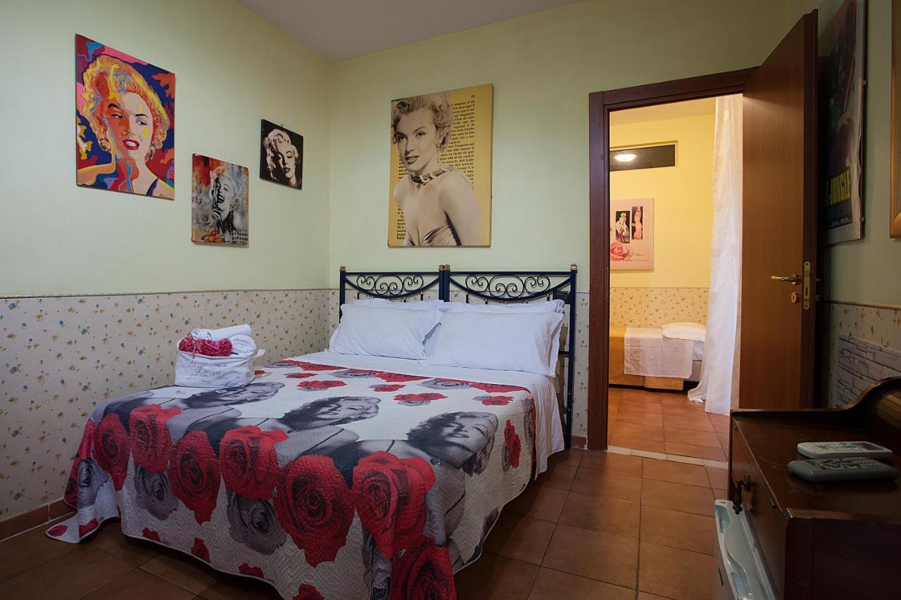 Hotel Cineholiday Napoli Esterno foto