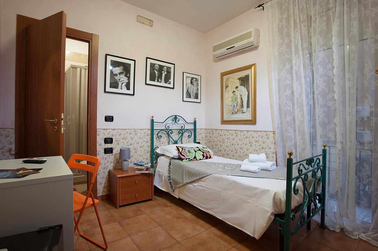 Hotel Cineholiday Napoli Esterno foto